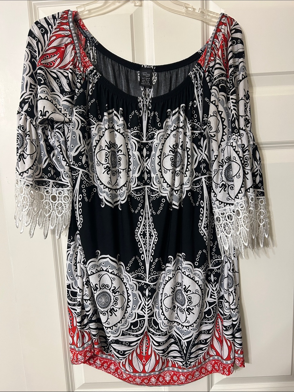 WinWin Black & White Boho Tunic w/ Red Accents and Beautiful Crochet Sleeve Hem
